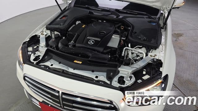Mercedes-Benz E-Class 2022 — Photo 25/31