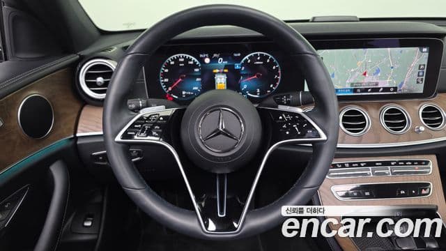 Mercedes-Benz E-Class 2022 — Photo 6/31