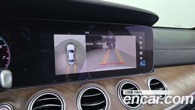 Mercedes-Benz E-Class 2022 — Photo 2/31