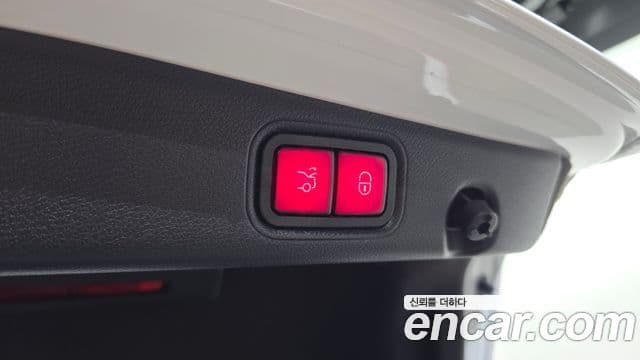 Mercedes-Benz E-Class 2022 — Photo 20/31