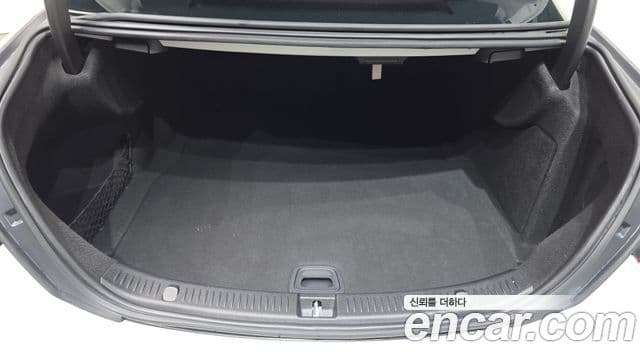 Mercedes-Benz E-Class 2022 — Photo 19/31