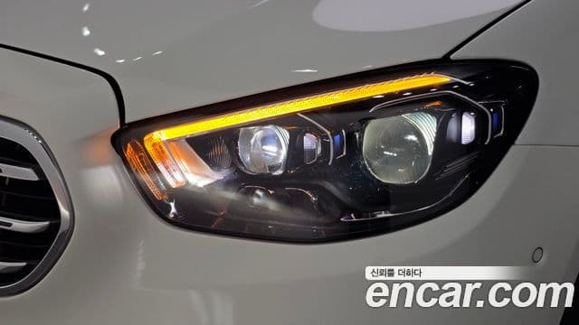 Mercedes-Benz E-Class 2022 — Photo 23/31