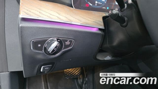 Mercedes-Benz E-Class 2022 — Photo 27/31