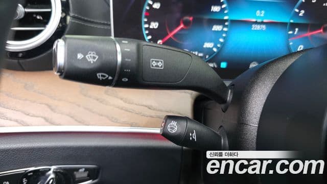Mercedes-Benz E-Class 2022 — Photo 30/31