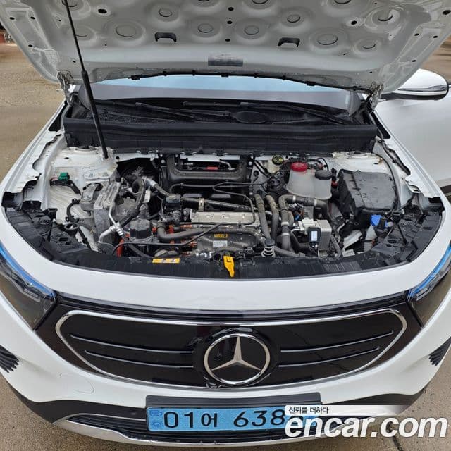 Mercedes-Benz EQB 2024 — ფოტო 17/20