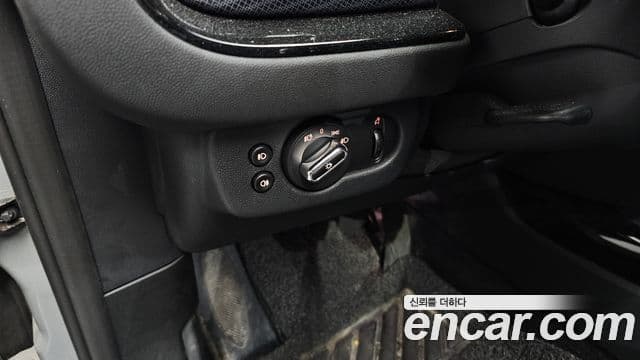 Mini Cooper Clubman 2022 — ფოტო 17/20