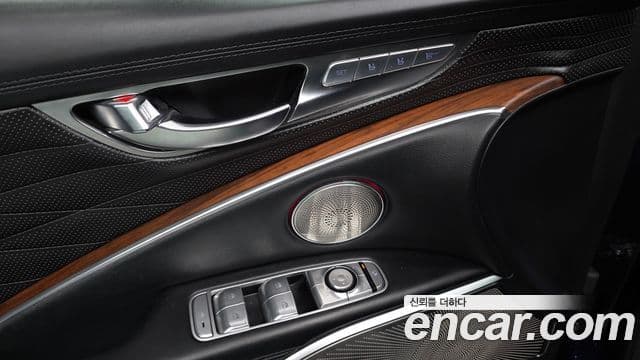Kia The K9 2018 — Photo 37/38