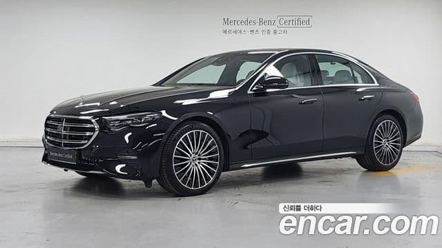 Mercedes-Benz E-Class 2025 — Photo 1/17