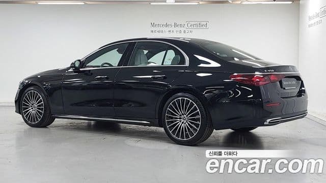 Mercedes-Benz E-Class 2025 — Photo 10/17