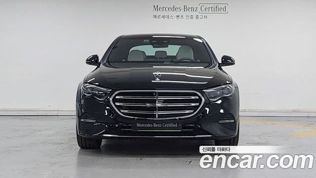 Mercedes-Benz E-Class 2025 — Photo 5/17