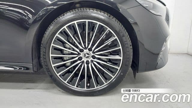 Mercedes-Benz E-Class 2025 — Photo 14/17