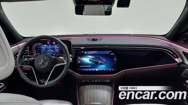 Mercedes-Benz E-Class 2025 — Photo 9/17