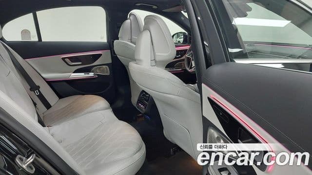 Mercedes-Benz E-Class 2025 — Photo 15/17