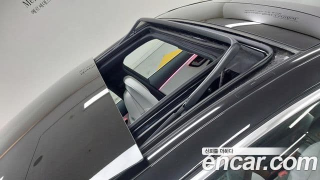 Mercedes-Benz E-Class 2025 — Photo 11/17