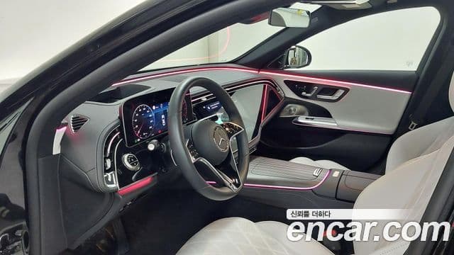 Mercedes-Benz E-Class 2025 — Photo 7/17