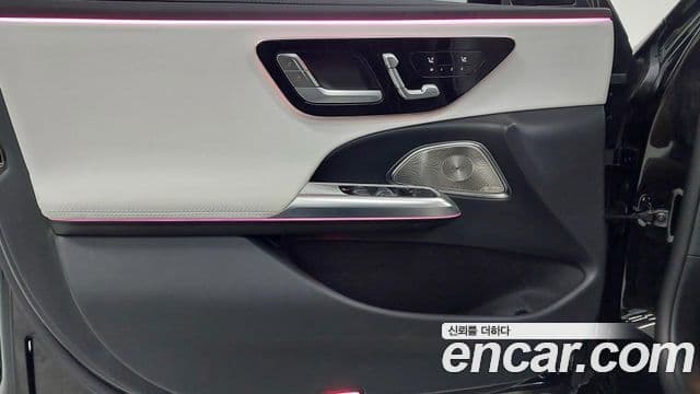 Mercedes-Benz E-Class 2025 — Photo 13/17