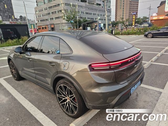 Porsche Macan EV 2025 — ფოტო 2/13