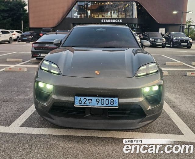 Porsche Macan EV 2025 — ფოტო 1/13