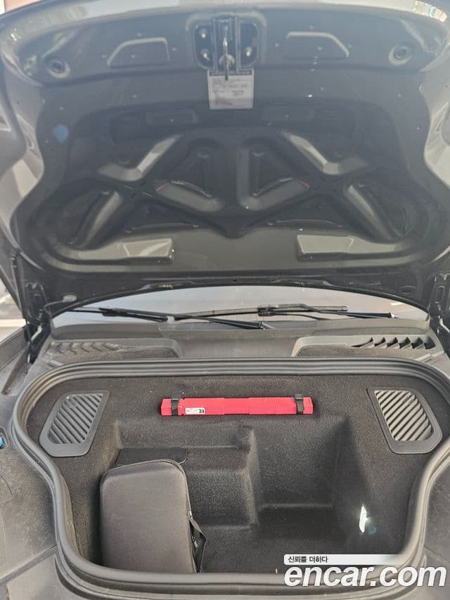 Porsche Macan EV 2025 — ფოტო 5/13