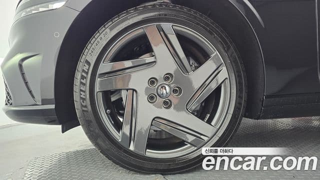 Genesis G90 2025 — Photo 35/40