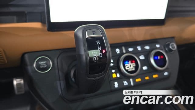 Land Rover Defender 2023 — Şəkil 16/33