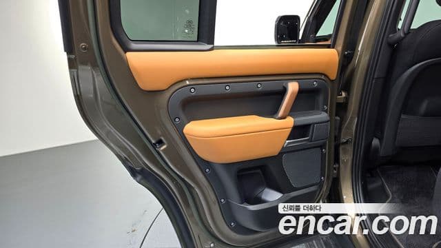 Land Rover Defender 2023 — Şəkil 28/33