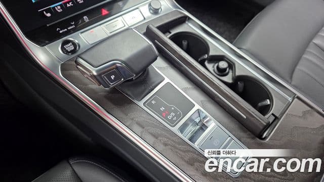 Audi A6 2022 — ფოტო 25/32