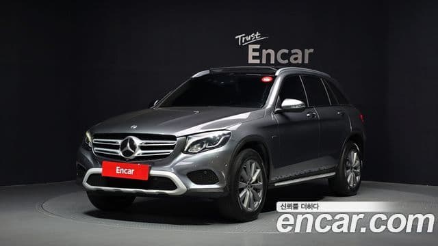 Mercedes-Benz GLC-Class 2019 — Photo 9/33