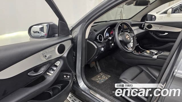 Mercedes-Benz GLC-Class 2019 — Photo 20/33