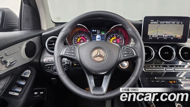 Mercedes-Benz GLC-Class 2019 — Photo 18/33