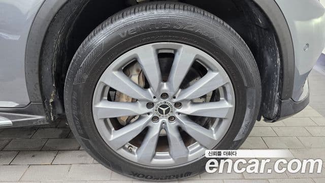 Mercedes-Benz GLC-Class 2019 — Photo 12/33