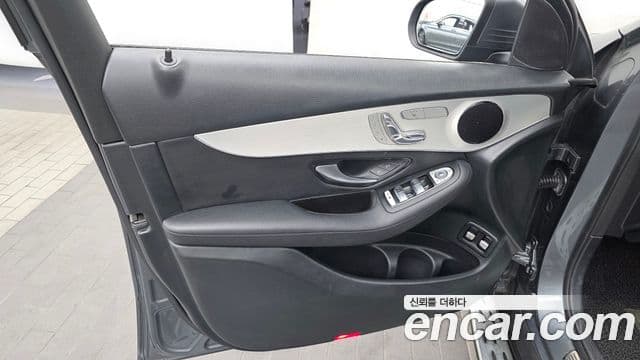 Mercedes-Benz GLC-Class 2019 — Photo 26/33