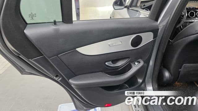 Mercedes-Benz GLC-Class 2019 — Photo 8/33