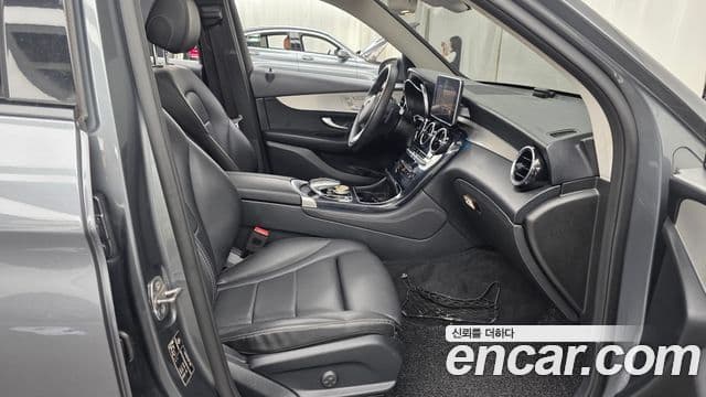 Mercedes-Benz GLC-Class 2019 — Photo 22/33