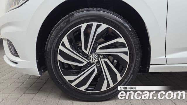Volkswagen Jetta 2021 — Photo 13/31