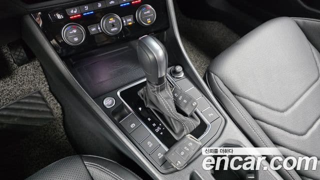 Volkswagen Jetta 2021 — Photo 17/31