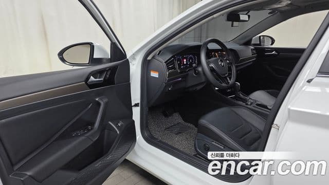 Volkswagen Jetta 2021 — Photo 16/31