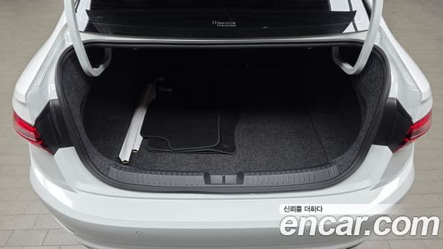 Volkswagen Jetta 2021 — Photo 9/31