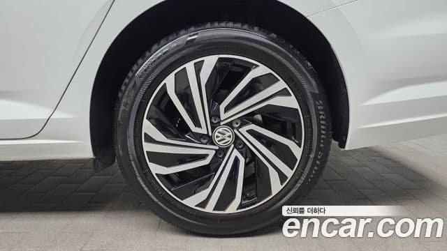 Volkswagen Jetta 2021 — Photo 27/31