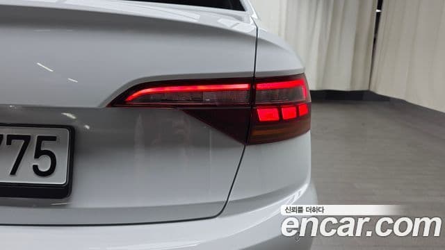 Volkswagen Jetta 2021 — Photo 21/31