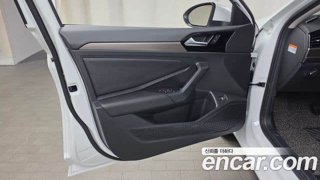 Volkswagen Jetta 2021 — Photo 23/31