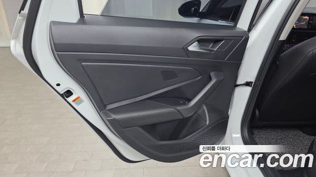 Volkswagen Jetta 2021 — Photo 29/31
