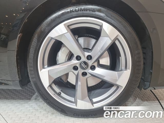 Audi A7 2022 — ფოტო 8/20