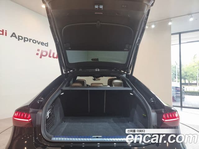 Audi A7 2022 — ფოტო 14/20