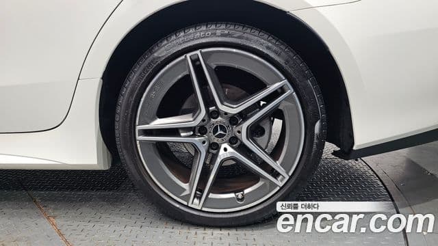 Mercedes-Benz CLS-Class 2023 — Photo 9/34