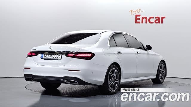 Mercedes-Benz E-Class 2022 — Photo 10/20
