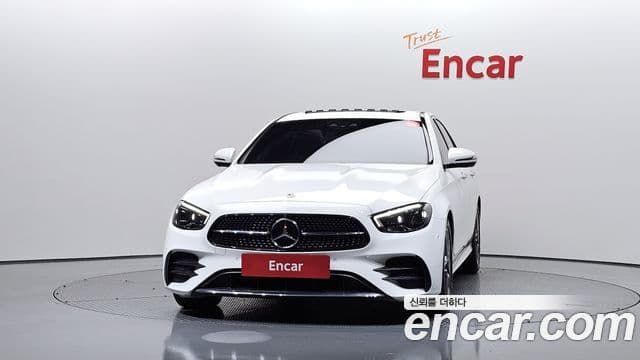 Mercedes-Benz E-Class 2022 — Photo 17/20