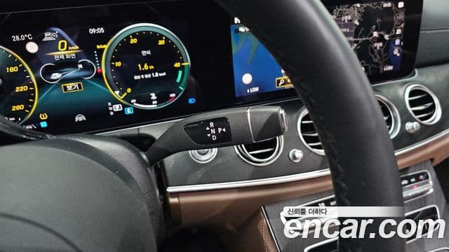 Mercedes-Benz E-Class 2022 — Photo 14/20