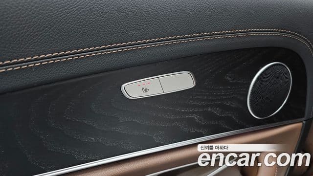 Mercedes-Benz E-Class 2022 — Photo 5/20