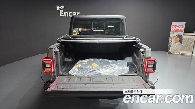 Jeep Gladiator 2023 — Photo 3/20